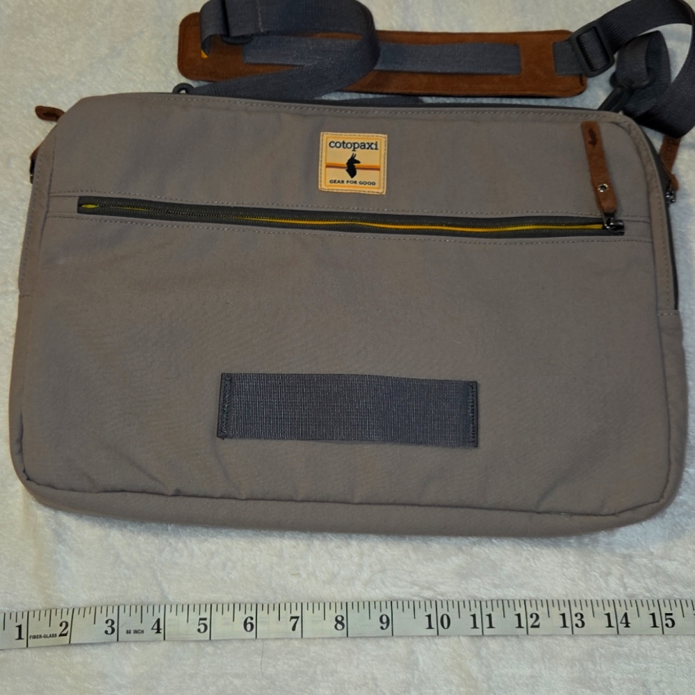 Cotopaxy Gray 13 in Laptop Bag